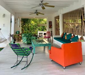 Casa de las Flores tropical的休息区