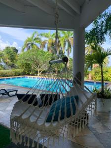 Casa de las Flores tropical内部或周边的泳池
