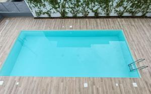 Вид на бассейн в Lake Dream Apartment with Pool in Bardolino или окрестностях