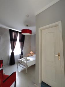 Postel nebo postele na pokoji v ubytování Citalna Rooms