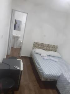 a bedroom with a bed and a sink and a mirror at Hospedagem da barra suites,praia barra grande,caminho de moises e antunes in Maragogi