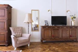 TV a/nebo společenská místnost v ubytování The Gate rooms