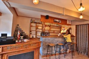 Nápoje v ubytování Hôtel Restaurant Gîtes Les 5 Saisons