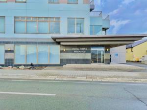 a building with a sign that reads work living vancouver at ＨＯＴＥＬ ＴＲＵＮＫ ＷＡＫＫＡＮＡＩ - Vacation STAY 92551v in Wakkanai