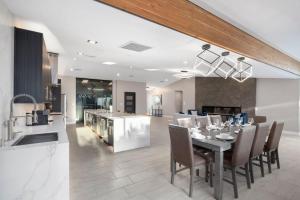 a kitchen and dining room with a table and chairs at Luxury Villa 5mins to Old Town w Pool Fire pit and BBQ in Scottsdale