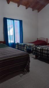 a bedroom with two beds and a window at casa de mar in Las Grutas