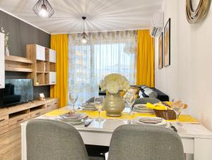A television and/or entertainment centre at Art Apartment for 4 People Free Parking & Wifi