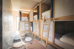 Postel nebo postele na pokoji v ubytování Yanbaru Hostel