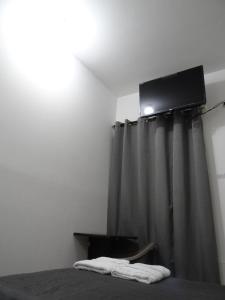 TV a/nebo společenská místnost v ubytování Hostel Cuartos de Renta Nuevos Huasteca Potosina WIFI A/C