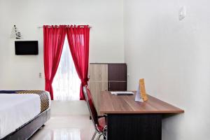 Gallery image of RedDoorz Syariah at Danesti Homestay Near Bandara Sultan Hasanuddin in Makassar