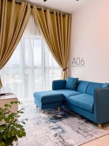 Ruang duduk di SUWAN Guesthouse A06 - 2BR Apartment with Pool Near UKM