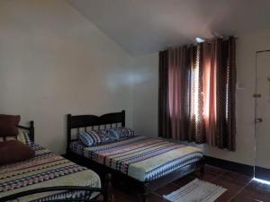 Postel nebo postele na pokoji v ubytování Miguel's Homestay
