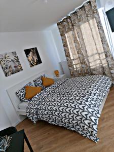 Posteľ alebo postele v izbe v ubytovaní Loft climatisé parking gratuit 5min gare