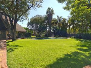 a large yard with a swimming pool and trees at Pecan Nut Place in Dalmada