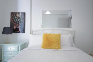 Postel nebo postele na pokoji v ubytování Beautiful Eleni 100