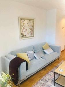 A seating area at Avenida Apartamento