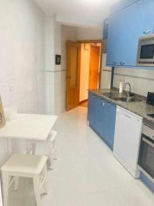 A kitchen or kitchenette at Avenida Apartamento