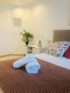 A bed or beds in a room at Avenida Apartamento