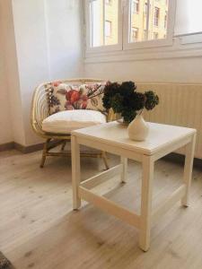 A seating area at Avenida Apartamento