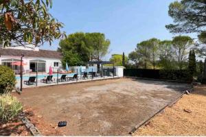 Zdjęcie z galerii obiektu Magnifique villa de famille avec piscine w mieście Boisset-et-Gaujac