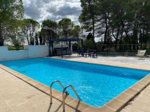 Zdjęcie z galerii obiektu Magnifique villa de famille avec piscine w mieście Boisset-et-Gaujac