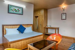En eller flere senger på et rom på Anubhav Homestay Fagu