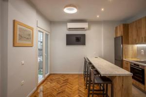 Zdjęcie z galerii obiektu Karolou Ntil- Ground floor Suite w Salonikach