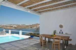 Sundlaugin á Villa Maestro Mykonos eða í nágrenninu