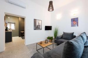 Telewizja i/lub zestaw kina domowego w obiekcie Modita Boutique Apartments