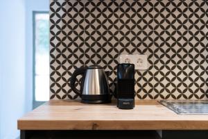 Zestaw do parzenia kawy i herbaty w obiekcie Modita Boutique Apartments
