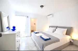 Rúm í herbergi á Villa Maestro Mykonos