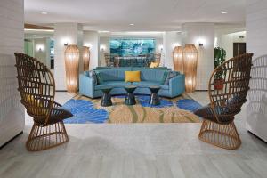 a living room filled with furniture and a couch at Waikiki Beachcomber by Outrigger in Honolulu