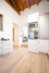 A kitchen or kitchenette at Palomar de Corrida Atico con terraza By Silastur