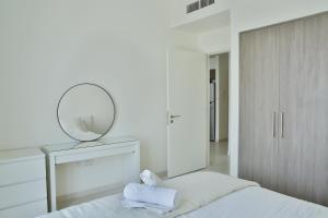 Postel nebo postele na pokoji v ubytování Dubai Hills - Stylish One Bedroom Apartment