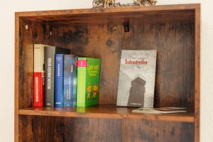 a book shelf with a bunch of books on it at Reitstieg in Braunlage