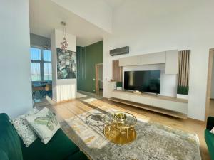 Televízia a/alebo spoločenská miestnosť v ubytovaní Centropolitan Penthouse #jacuzzi #freeparking