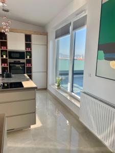 Kuchyňa alebo kuchynka v ubytovaní Centropolitan Penthouse #jacuzzi #freeparking