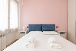 Posteľ alebo postele v izbe v ubytovaní [Luxury apartment near Bocconi] Zamenhof 7