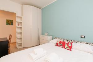Posteľ alebo postele v izbe v ubytovaní [Luxury apartment near Bocconi] Zamenhof 7