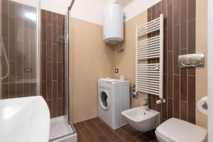 Kúpeľňa v ubytovaní [Luxury apartment near Bocconi] Zamenhof 7