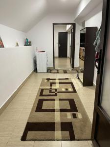a hallway with a rug on the floor of a room at Casa de vacanță M&D in Vartop