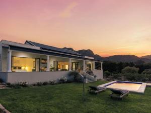 a house with a swimming pool in the yard at Magnifik Montagu in Montagu