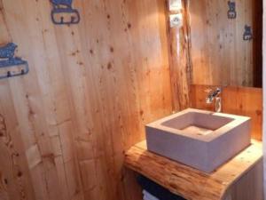 a bathroom with a white sink on a wooden wall at Chalet en Rondins Au Cœur de la Nature avec Confort Moderne près de Strasbourg - FR-1-589-228 in Le Saulcy +27 photos