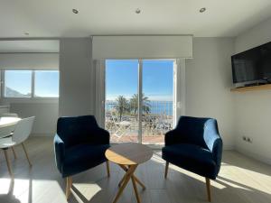 Гостиная зона в Apartaments Voramar Roses