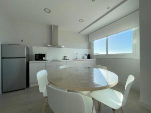 Кухня или мини-кухня в Apartaments Voramar Roses
