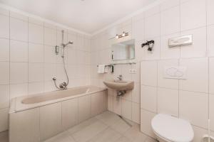 Kúpeľňa v ubytovaní Berghotel-Gasthof Gstrein + 37 fotografií
