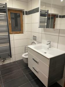 Koupelna v ubytování Haus St. Martin