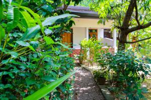 Giardino di Galaxy View Homestay Sigiriya