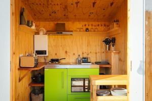 Kuchyň nebo kuchyňský kout v ubytování The Little Retreat, Pembrokeshire
