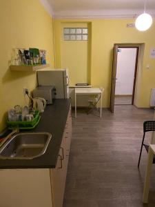 Kuchyňa alebo kuchynka v ubytovaní Easy Housing
